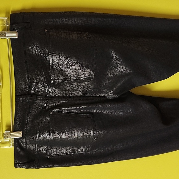 Cache Women's Tonal Premium Faux Leather Black Snake Snakeskin Skinny Pan, sz 10 - Picture 6 of 11